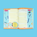 صفحات داخلية من كتاب أنا أكتب أول قصة باحتراف، كتاب إرشادي يعلّم الأطفال أساسيات كتابة القصص بأسلوب إبداعي